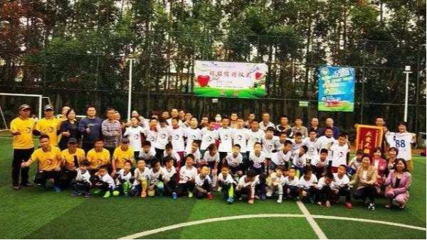 奔跑吧，足球少年！丨鴻富誠助力鳳凰少兒足球