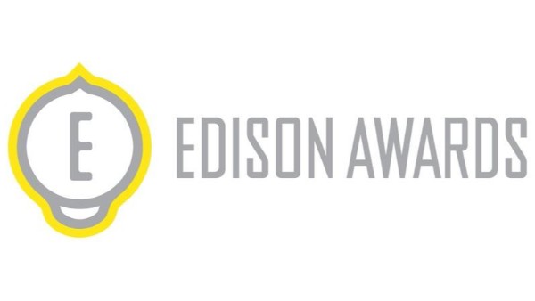 2020愛(ài)迪生發(fā)明獎(jiǎng)鴻富誠(chéng)各向異性導(dǎo)熱墊片榮獲愛(ài)迪生發(fā)明獎(jiǎng)，這是繼獲得全球百大科技研發(fā)獎(jiǎng)（R&D 100 Awards）后，鴻富誠(chéng)再獲國(guó)際權(quán)威獎(jiǎng)項(xiàng)的肯定。